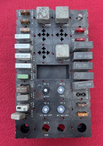  Peterbilt 379 fuse circuit breakers box assembly relays 330 357 375 377 378 385 - Picture 1 of 9