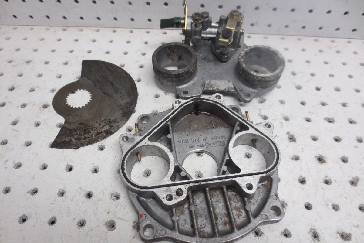 SKI-DOO 583 MXZ X SNOWMOBILE ENGINE OIL PUMP ROTARY VALVE COVER