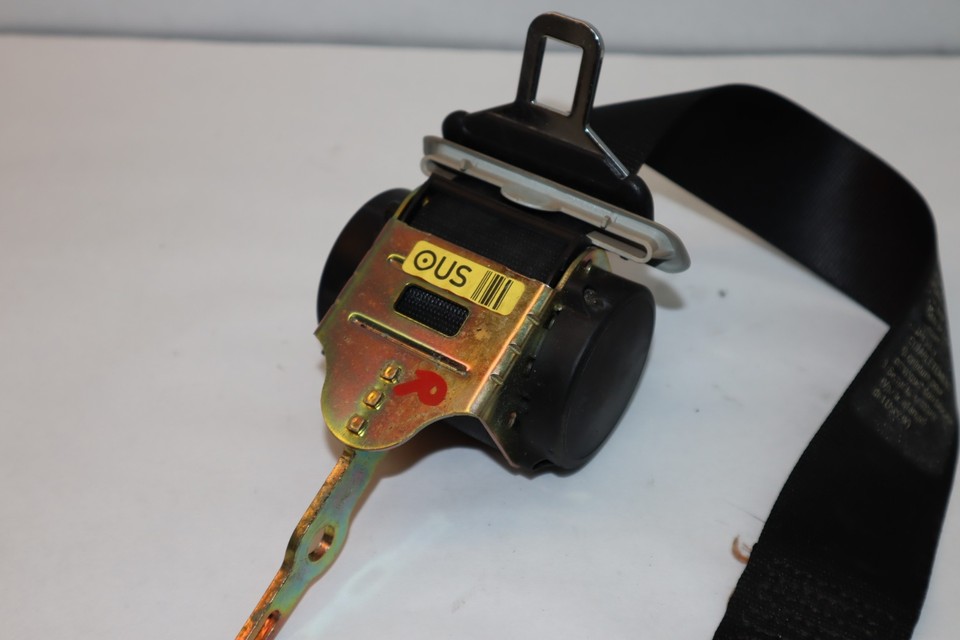 04 BMW 325xi SEDAN E46 PASSENGER REAR SEAT BELT STRAP eBay