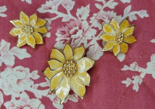 CHRISTMAS POINSETTIA PIN Necklace Enhancer Vintage Brooch & Clip on Earrings
