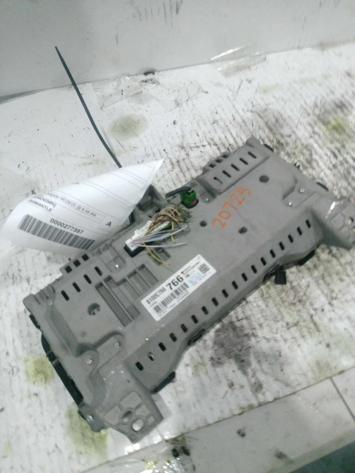 2022 Mitsubishi Outlander Speedometer Gauge OEM Silver 32K Miles NJ25-20725 - Image 2 of 4