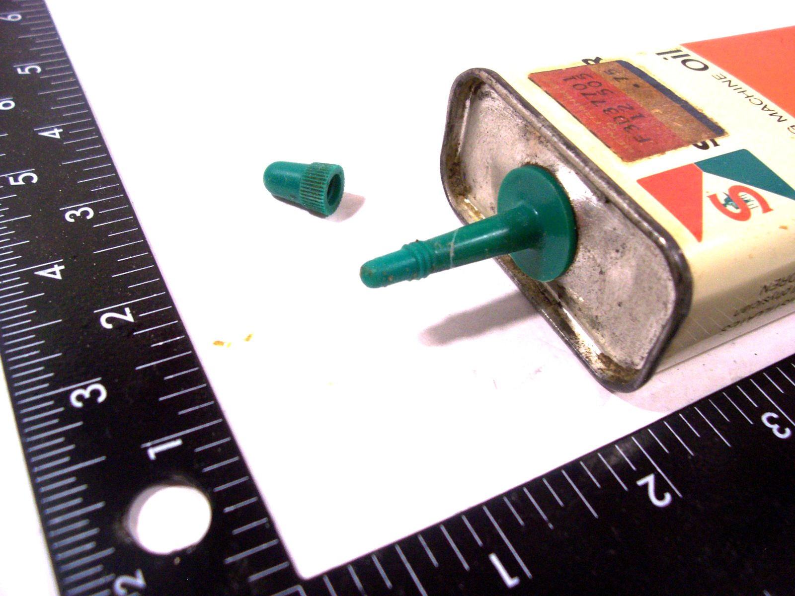 Vintage "SINGER SEWING MACHINE Oil" 75 cent Can - Unopened - Made in U.S.A.