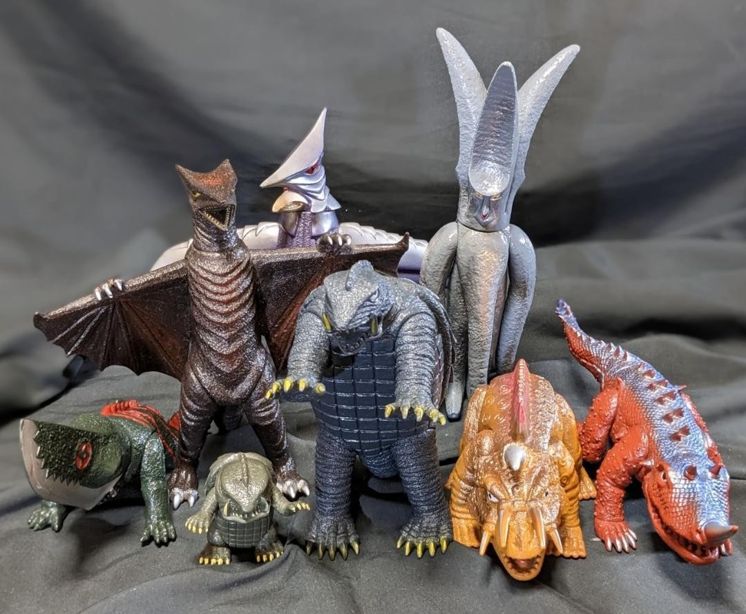 Bandai Showa Gamera Complete 7 Figure Set with Mini Gamera
