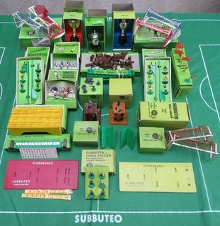 SUBBUTEO SMALL LOT OF ORIGINAL FOOTBAL ACCESSORIES IN ORIGINAL BOXES.