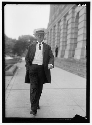 Photo:Francis G. Newlands Senator Walking Outside Building c1910-1917