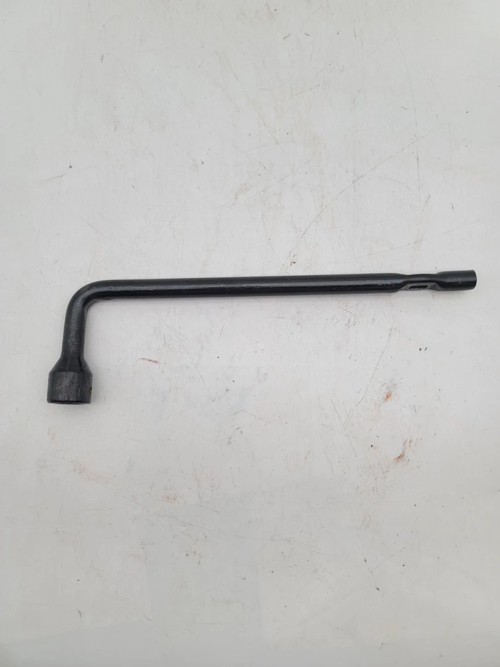 Kit de gato de neumático de repuesto de emergencia Subaru Forester 2017-2023 con llave de tuerca OEM Foto 3 de 4