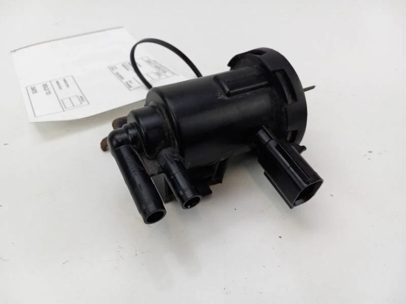 Chrysler Town Country 2007 bote de vapor solenoide de purga Foto 2 de 4