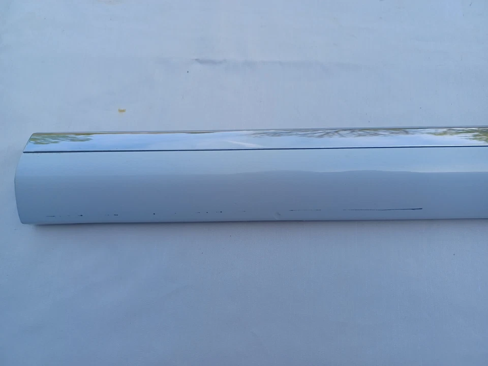 LEXUS HS 250H 2010-2012 PUERTA MOLDURA LADO PASAJERO DELANTERO USADO BLANCO ARAÑAZOS Foto 3 de 4