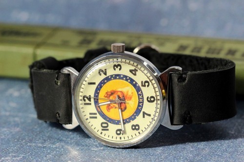 Soviet wrist watch RAKETA Laika Dog-astronaut cool watch from the former USSR - Picture 6 of 12
