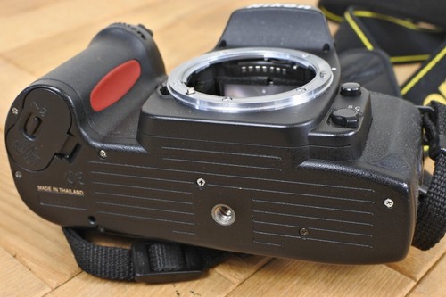 Nikon F80 35mm SLR Film Camera Black Body with Strap - Picture 13 of 17