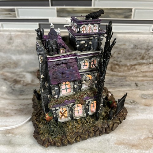 Hawthorne Village The Munsters “Grandpa's Touch of Transylvania Hotel” W/COA - Picture 7 of 9