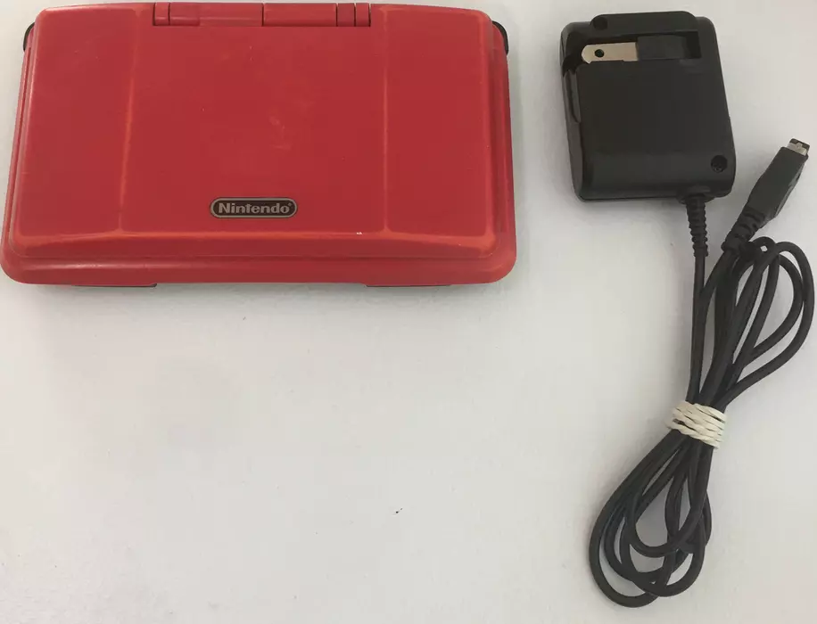 Look the deal I got on for just $35! A DSI in great condition and even came with an original DS carry bag. I'm super happy! : r/nds
