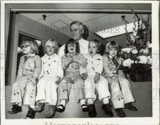 1974 Press Photo Dr. Stanley James with Kienast quints at New York hospital