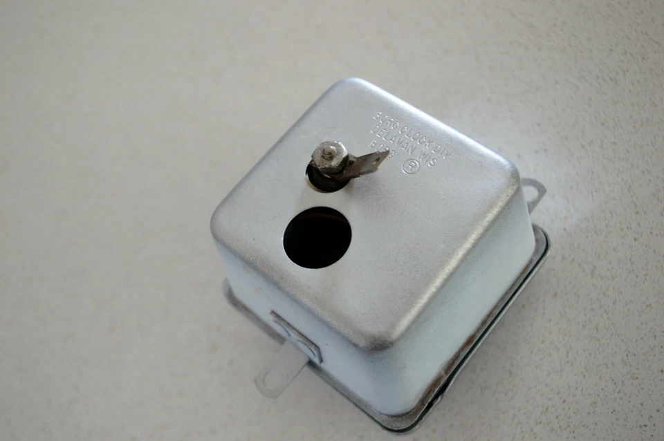 1962 1963 Oldsmobile 88/98 Dash Clock Restored - Image 4 of 4