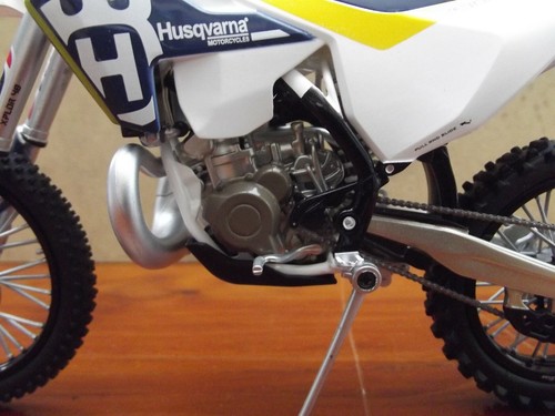 1:12 2017 HUSQVARNA TE300 TE 300 MOTOCROSS ENDURO MODEL SUPERB DETAIL 2 STROKE - Picture 8 of 8