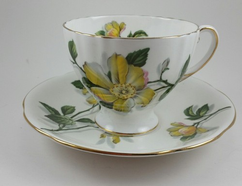 Vintage Royal Standard Fine Bone China Tea Cup and Saucer - England Camillia - Picture 3 of 9