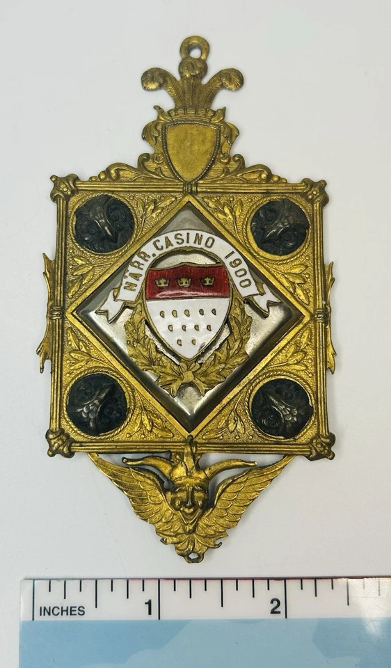 Antiguo escudo de latón Narraganset Pier Casino 1900 Foto 2 de 4