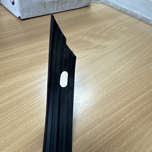 Front Wing Windscreen Cowling Sealing Rubber Porsche 911 930 964 91179950307 - Picture 4 of 7