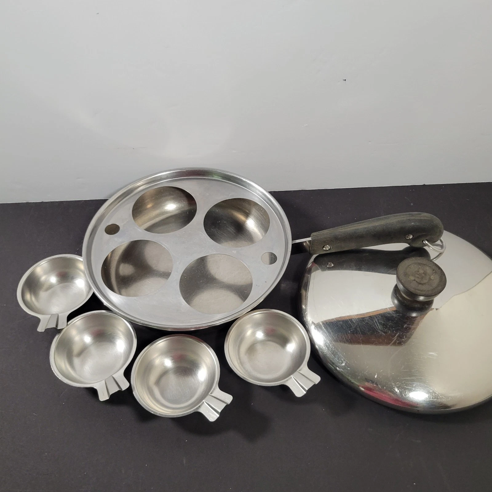 🔥VINTAGE REVERE WARE 8" FRY PAN and LID with 4 EGG POACHER CUPS and INSERT🔥