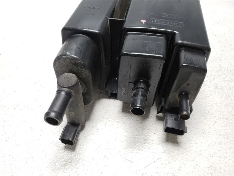 Nissan Quest 2004-2009 bote de vapor de combustible carbón OEM 149507Y000 Foto 3 de 4