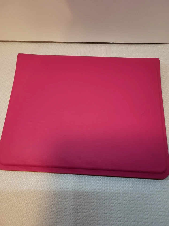 CaseLogic pink iPad/ tablet water resistant sleeve/ pouch (fits upto 10") - Image 3 of 3
