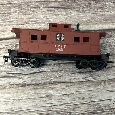HO Scale ''AT&SF'' 1951 Freight Train Caboose Car  / Life-Like.