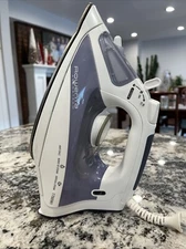 Rowenta  Autosteam  Auto Shut Off Clothes  Iron, 1700 Watts Vey Nice 🔥