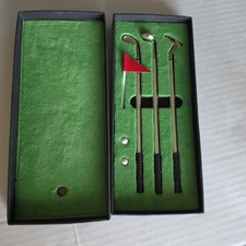 Mini Desktop Golf Pen Gift Set w/ Putting Green, Flag, 3 Golf Club Pens  2 Ball