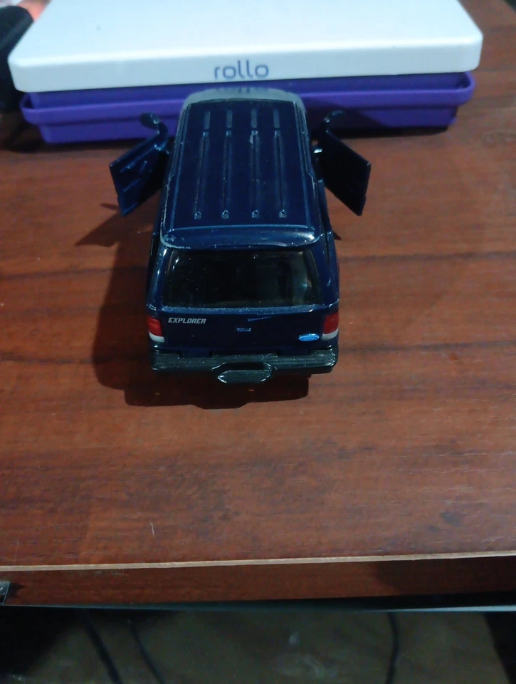 vtg 1999 Ford Explorer SUV Truck 1/32 scale diecast New ray BLUE, As Is! - Image 3 of 4