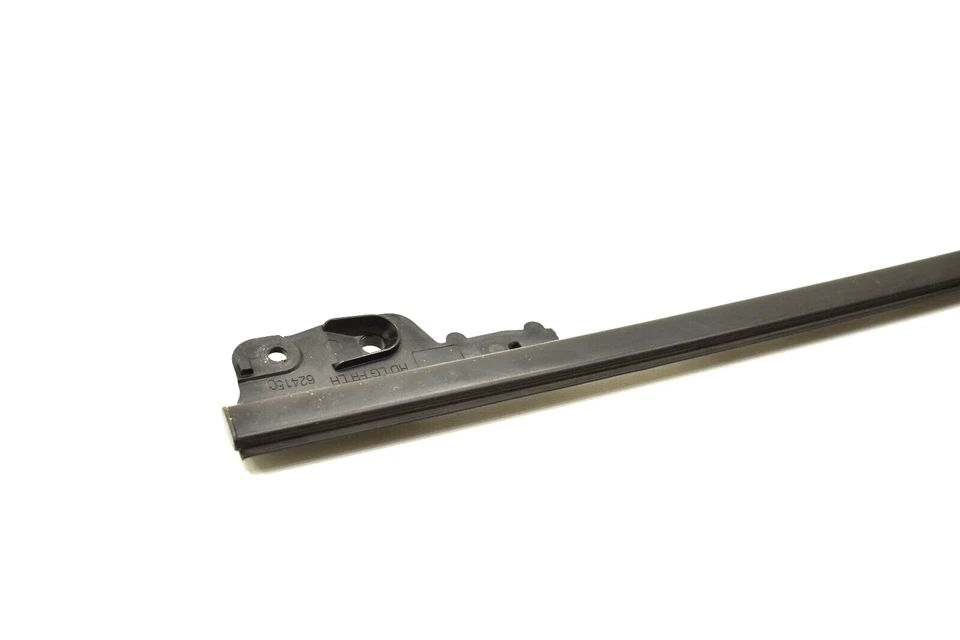 Chevrolet Silverado 2500HD 3500HD 2020-23 OE puerta delantera izquierda moldura exterior Foto 3 de 4