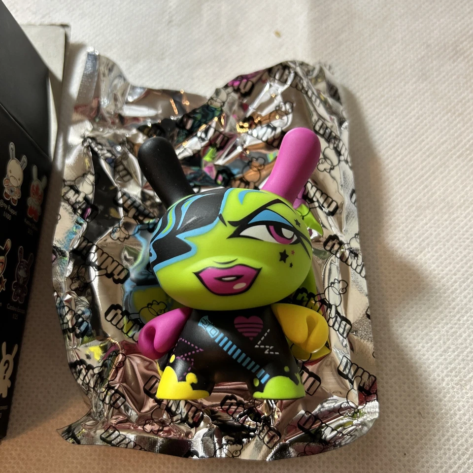 Kidrobot DUNNY 3" 2010 - Serie Fatale - TOOFLY Raro Difícil de Encontrar Completo 3/50 Foto 2 de 4