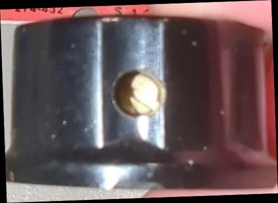 Control knobs - Image 2 of 2