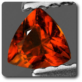 Clinohumite orange IF 0.29 cts gemme de collection rare des monts Pamir