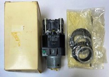 ALLEN BRADLEY ILLUMINATED SELECTOR SWITCH 800T-16HX2KB6AA 120V 50/60HZ TYPE 4 13