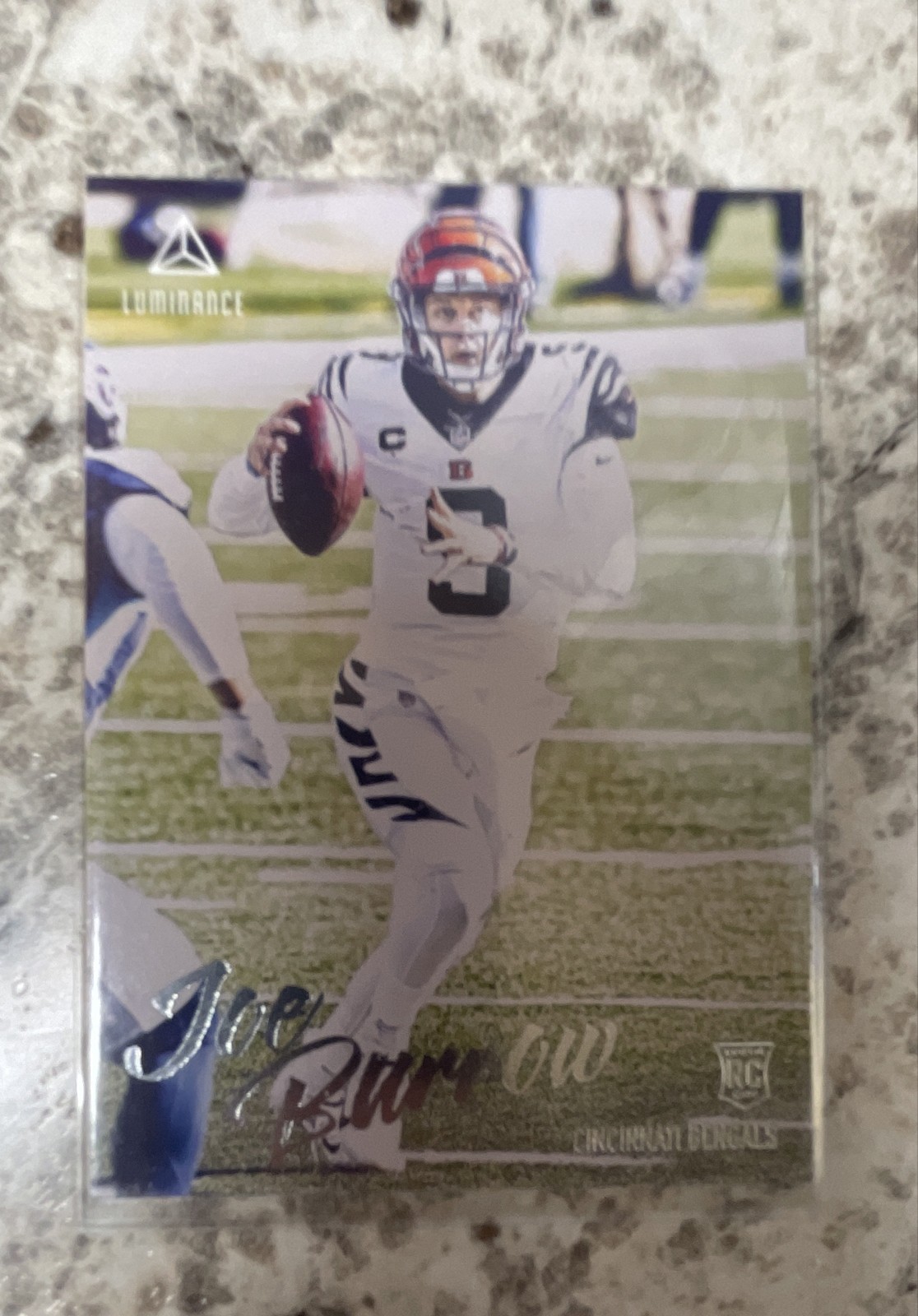 2020 Panini Chronicles - Luminance Update Rookies Joe Burrow #201 (RC)