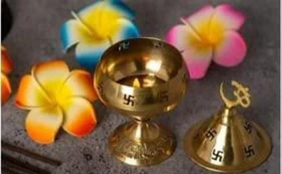 Schöne 6 Zoll Messing Puja Arti Diya (Hakenkreuz Om) Öllampe Hindu Haus Tempe...
