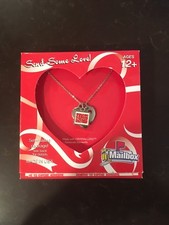 Love ribbons necklace