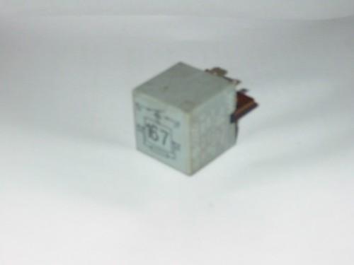 Relais 167 Kraftstoffpumpe VW Polo 6N 1.6 75 191906383C