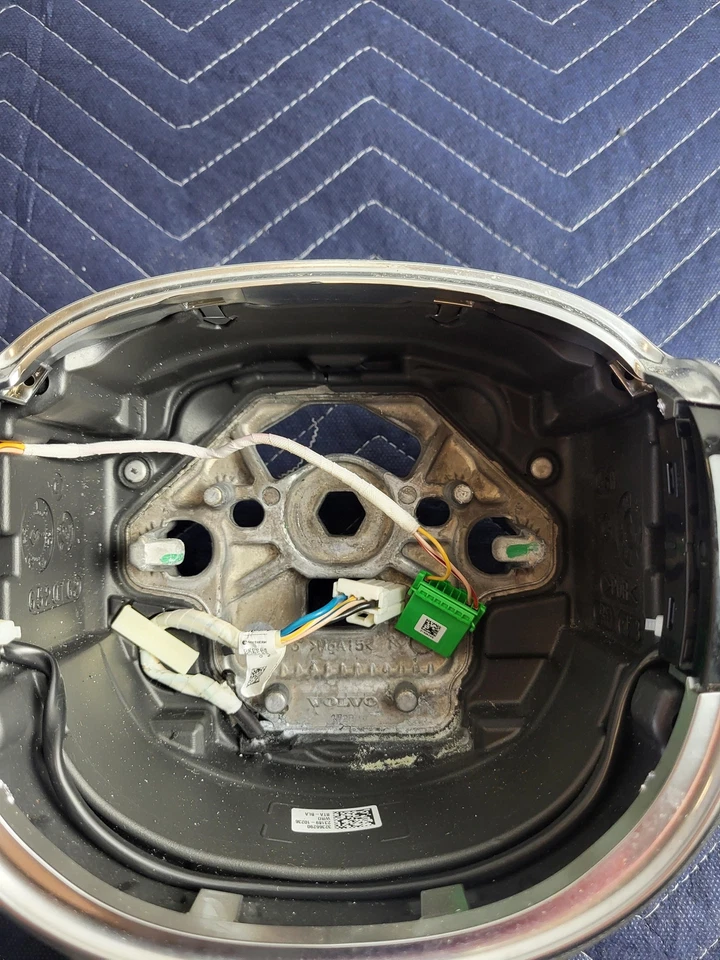 2024 VOLVO S60 Steering Wheel USED OEM - Image 4 of 4