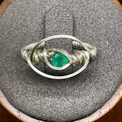 NEW Shiny Magic Rocks Green Onyx Ring Size 6.5 - Bold Elegance