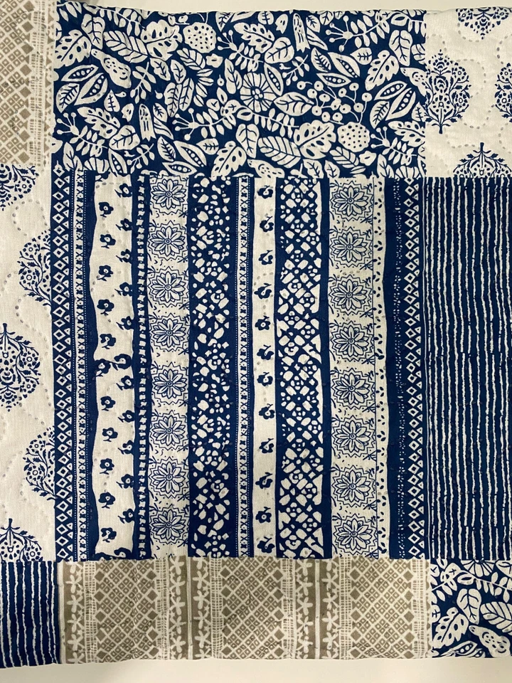 Juego de edredón de retazos estampado tamaño king de 3 piezas - tira floral azul marino Foto 3 de 4