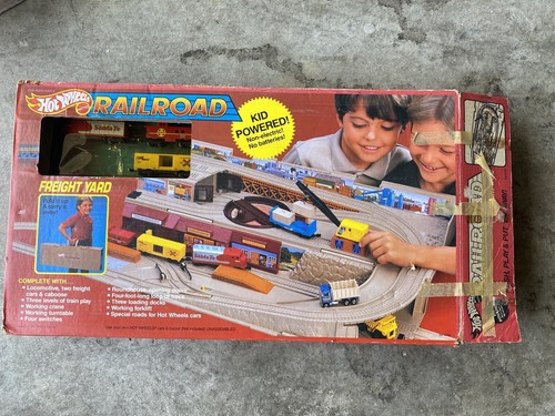 Hot Wheels Railroad Freight Yard Set 