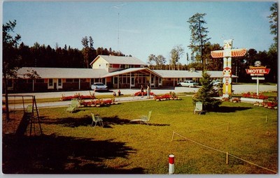 Thunderbird Motel Dryden Ontario Postcard Owl Totem Pole Trans-Canada H89