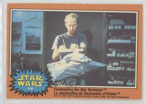 1977 OPC Star Wars #256 Constructing the Star Destroyer — Raw
