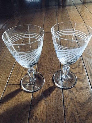 Elegant Cut Glass Wine Glass Pair | Clear Glass, Easy to Hold