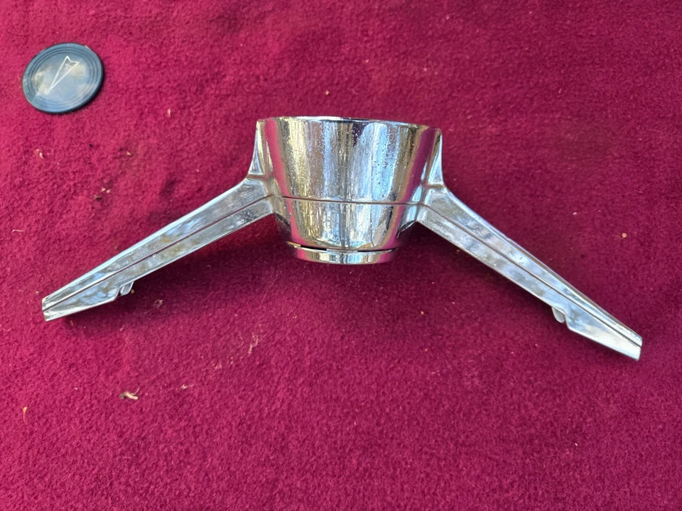 1966 Pontiac GTO Lemans Tempest喇叭戒指和纽扣 — 第 2/4 张图片