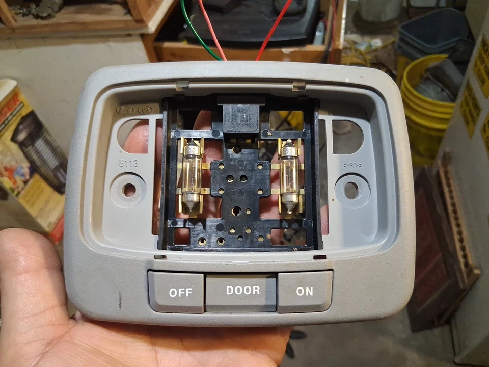 2001 - 2005? Luces de lectura de mapas superiores Hyundai Santa Fe asiento trasero delantero carga Foto 3 de 4