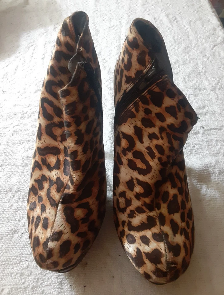 Botines de tacón de aguja con plataforma con estampado de leopardo de bambú para mujer talla 6,5 *LEER Foto 4 de 4