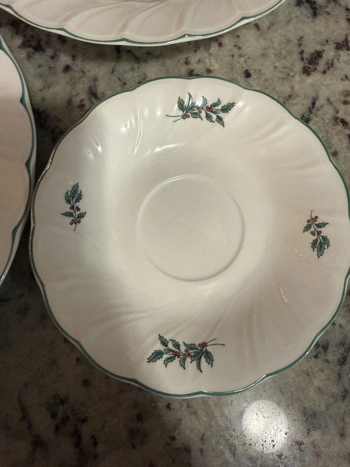 Nikko "Felices Fiestas" Platos de Navidad, Cuencos, App Plates Servicio para 4 Foto 4 de 4