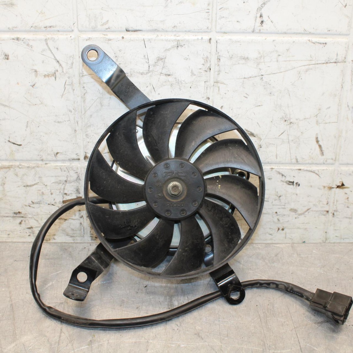 2007 Yamaha YZF R1 LEFT ENGINE RADIATOR COOLING FAN 4C8-12405-00